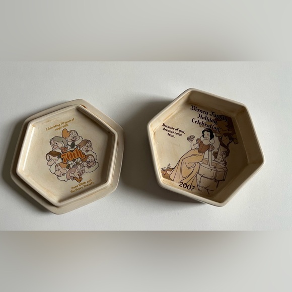 70th Anniversary Disney Snow White & the Seven Dwarfs 2007 Ceramic Trinket Box - Picture 1 of 11